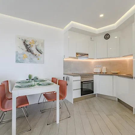 شقة Sunrise Sea View Penthouse With Airco & Heated Pool